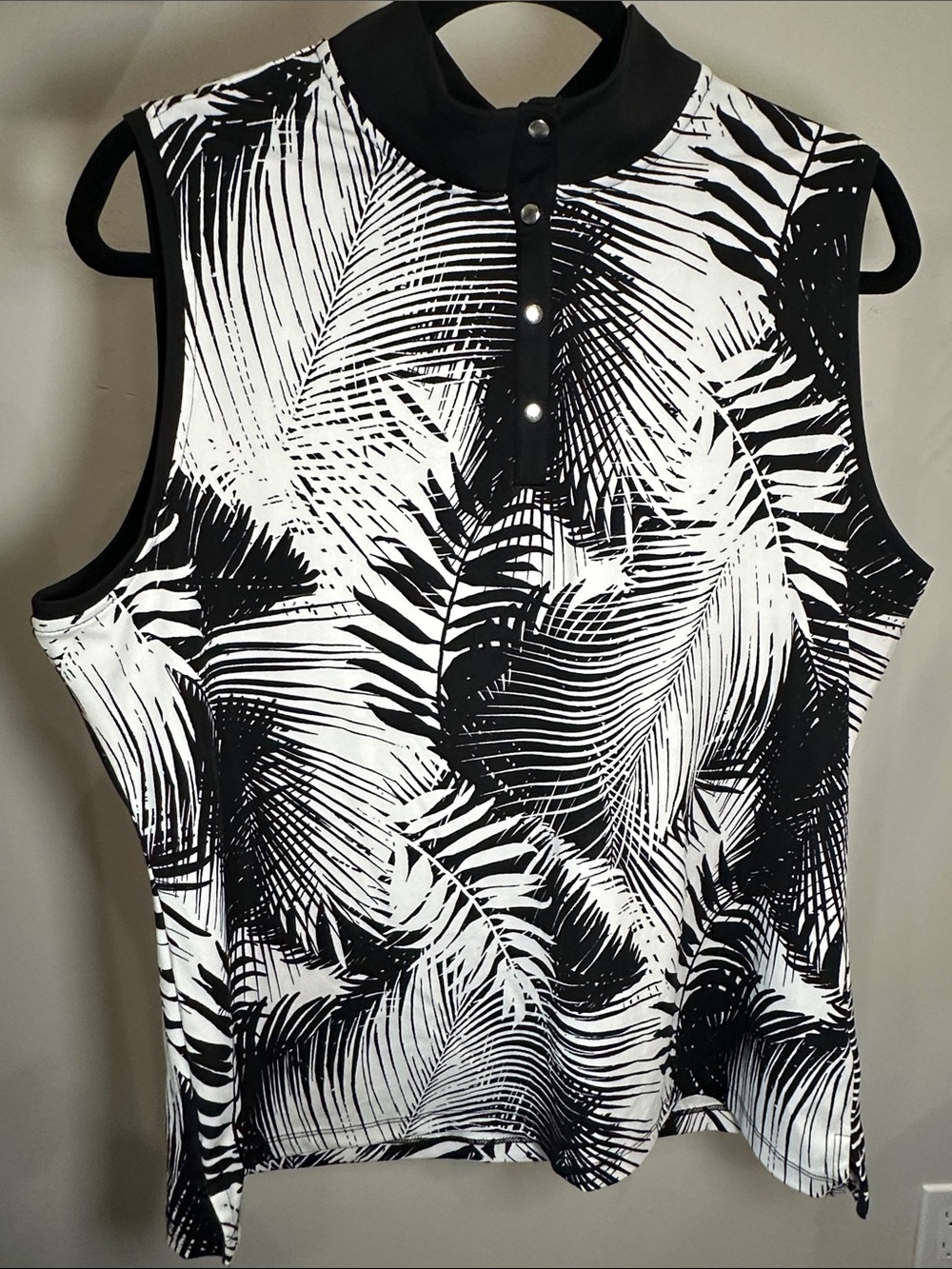 Ruby Rd. Black & White Palm-Print Sleeveless Mock-Neck Tank